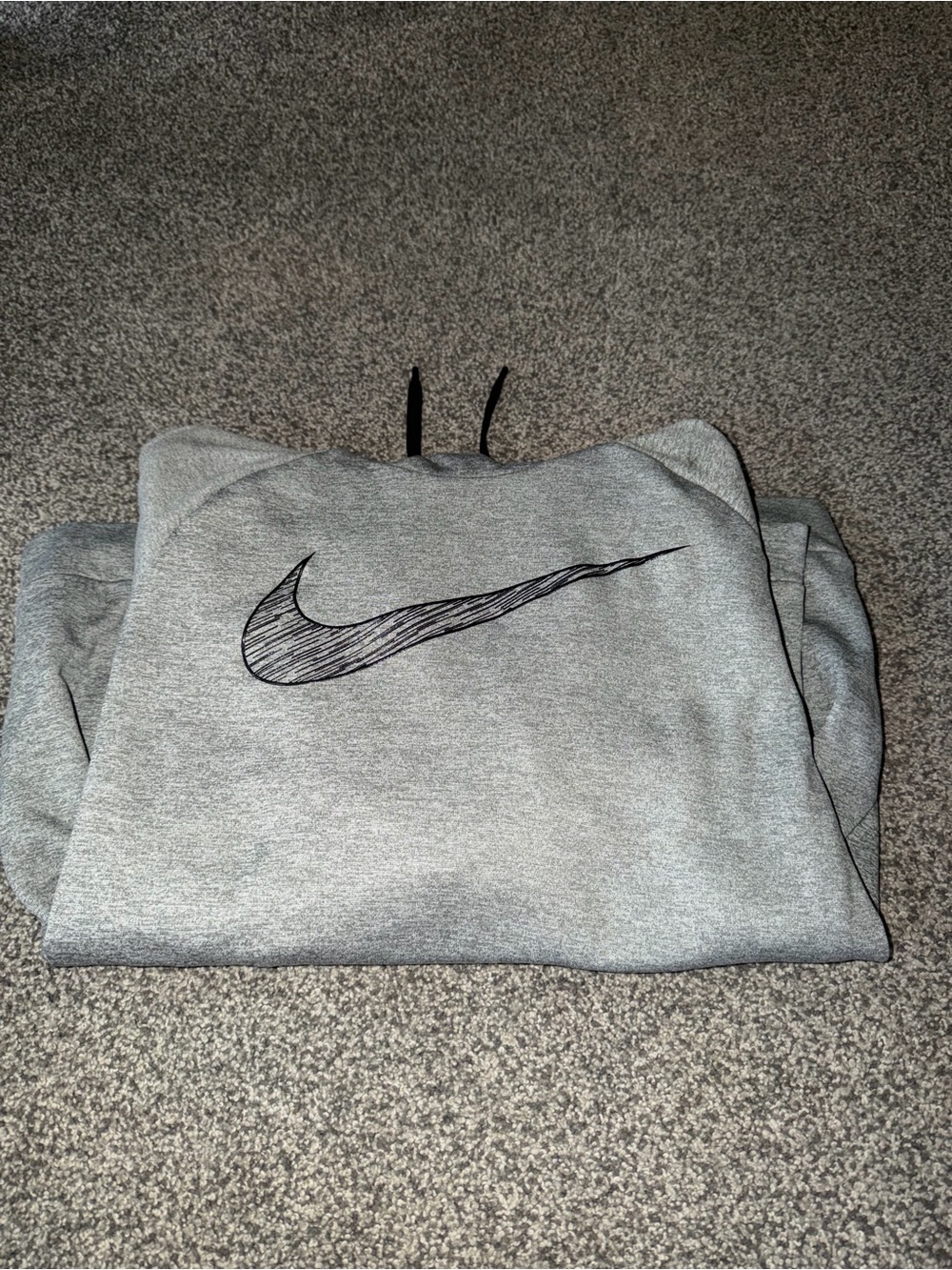 Nike Men’s Light Gray Pullover Hoodie with Black Swoosh